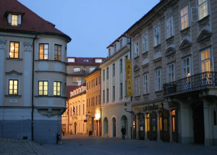 Appartement Second In Heart Of *